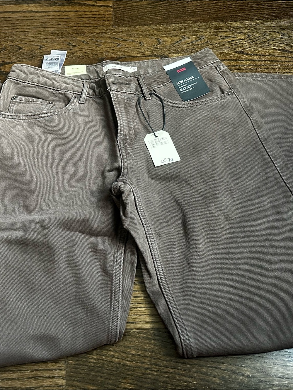 Levi's Women’s Low Loose Jeans in Brown- 28